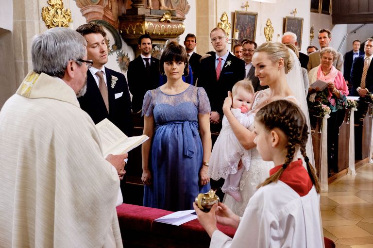 Romantische Hochzeitsfeiersfeier in der Oberpfalz - Antoinette und Benedikt auf Burg Wernberg